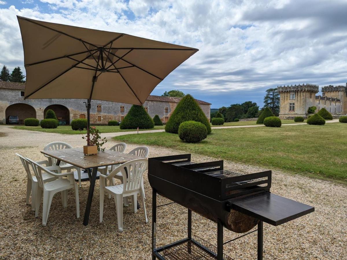 Gite Charmant Au Coeur D'Un Chateau Historique Avec Parc, Proche De Cognac, Ideal Famille Et Nature - Fr-1-653-167 Cherves-de-Cognac Ngoại thất bức ảnh