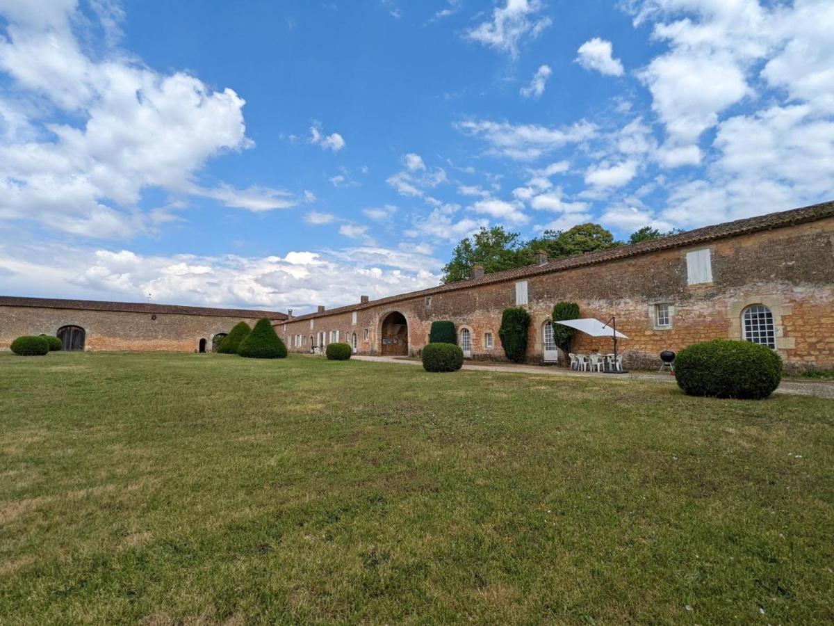 Gite Charmant Au Coeur D'Un Chateau Historique Avec Parc, Proche De Cognac, Ideal Famille Et Nature - Fr-1-653-167 Cherves-de-Cognac Ngoại thất bức ảnh